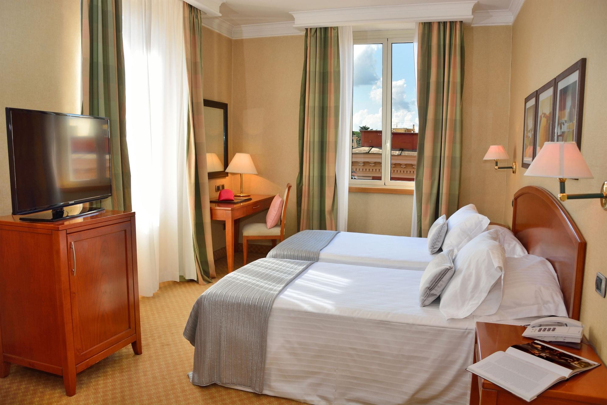 Lh Lloyd 3* Rom